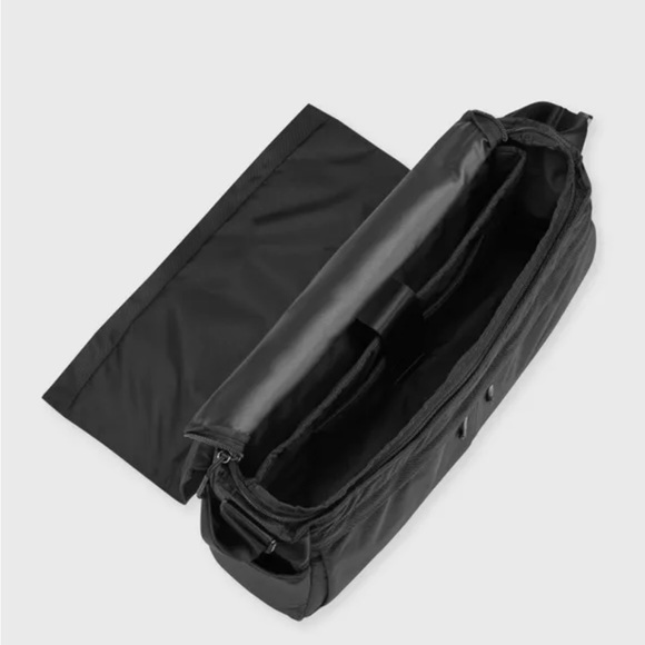 Nike Eugene Elite Messenger Laptop Bag Black PBZ745-010 - Picture 3 of 3